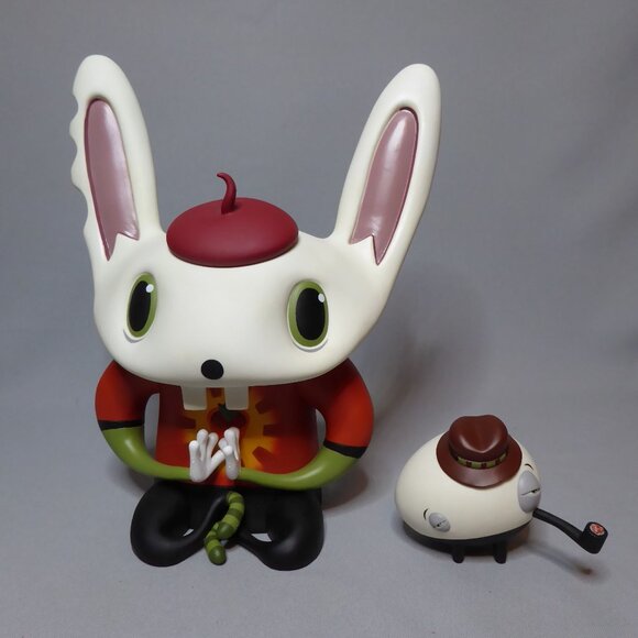 RARE NEW 2003 9” SCARY GIRL BUNNY BUNNIGURU EGG DESIGNER URBAN ART VINYL FIGURE - Picture 4 of 16